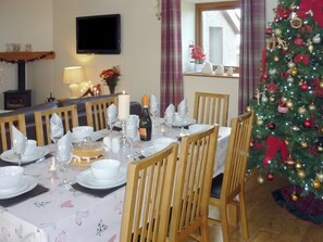 Charming open plan living area at Christmas | Bwthyn Meulan, Llandwrog, near Caernarfon