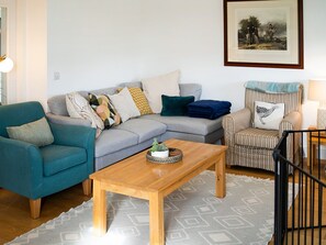 Open plan living space | The Stalls - The Hayloft & The Stalls, Aynho, near Banbury