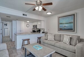 Beautifully renovated. Lagoon Facing Pool, Tennis Courts, Fishing Pier and Boat Launch at Gulf Shores Surf & Racquet, 1 Bedroom 1 Bathroom, Sleeps 4. Managed by Island Rentals