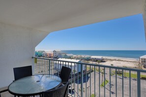 Beautifully renovated. Lagoon Facing Pool, Tennis Courts, Fishing Pier and Boat Launch at Gulf Shores Surf & Racquet, 1 Bedroom 1 Bathroom, Sleeps 4. Managed by Island Rentals