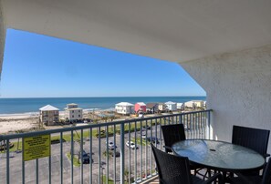 Beautifully renovated. Lagoon Facing Pool, Tennis Courts, Fishing Pier and Boat Launch at Gulf Shores Surf & Racquet, 1 Bedroom 1 Bathroom, Sleeps 4. Managed by Island Rentals