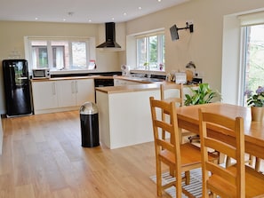 Kitchen/diner | Riverbank Cottage - Hole House Farm Cottages, Pooley Bridge, nr. Ullswater