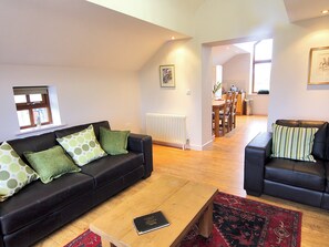 Bryn Menai sitting room | Bryn Menai, Y Felinheli, nr. Bangor