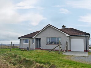 Delightful detached, single-storey cottage  | Bute Cottage, Daliburgh, South Uist