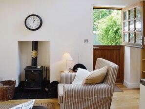 Open plan living/dining room/kitchen | Bodafon Bach, Capelulo, nr. Conwy