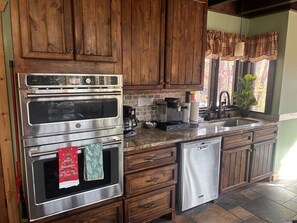Kit Oven Coffee makers and sink