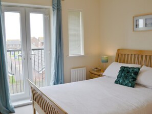 Comfortable double bedroom | Sea Breeze, Beadnell, near Seahouses