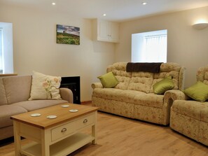 Warm and welcoming living room | Llain Gam, Llaneilian, near Amlwch