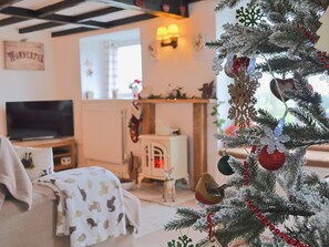 Living room/dining room | Salem Fach, Llanfairynghornwy