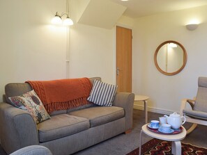 Cosy and relaxing living room | Valeview Cottage, Great Malvern