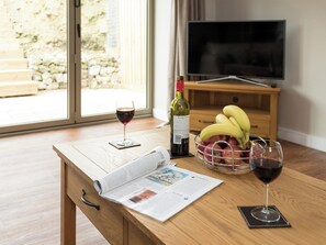 Light and airy living room | Property 2 - Rew Farm Barns, Ventnor