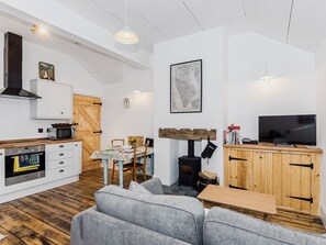 Beautifully finished Contemporary open plan living room, kitchen and dining area | Ty· Sam - Ty Coch Chatham, Llandwrog, near Caernarfon