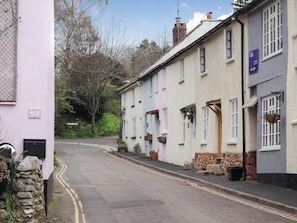 Terraced holiday home | Blackberry Cottage, Kenton, near Exeter