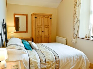 Double bedroom | Gell Cottage, Criccieth