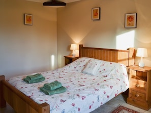 Double bedroom | Bridge Farm Holiday Cottages - Meadow View, Brigham