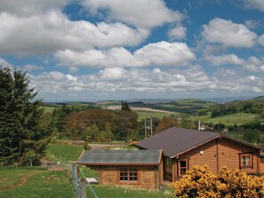Bracken Log Cabin with summer house and hot tub | Bracken Log Cabin, Glenfarg