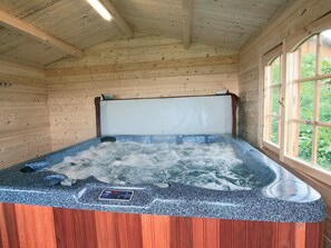 Bracken Log Cabin hot tub | Bracken Log Cabin, Glenfarg