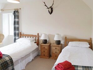 Good-sized twin bedroom | Glenrossal Cottages - Keeper’s House - Glenrossal Cottages , Rosehall, near Lairg