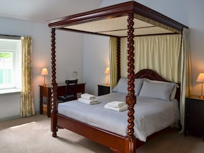 Four poster bedroom | Courtyard Cottage - Mellerstain, Mellerstain, near Kelso