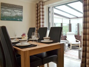 Light and airy dining room | Stepping Stones, Trearddur Bay, near Holyhead