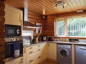 Open plan living/dining room/kitchen | Fingask Log Cabin, Glenfarg
