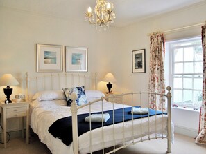 Master bedroom | Solent Cottage, Yarmouth