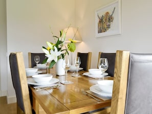 Attractive dining area | Paddockhall Cottages- Veleta - Paddockhall Cottages, Linlithgow, near Edinburgh 