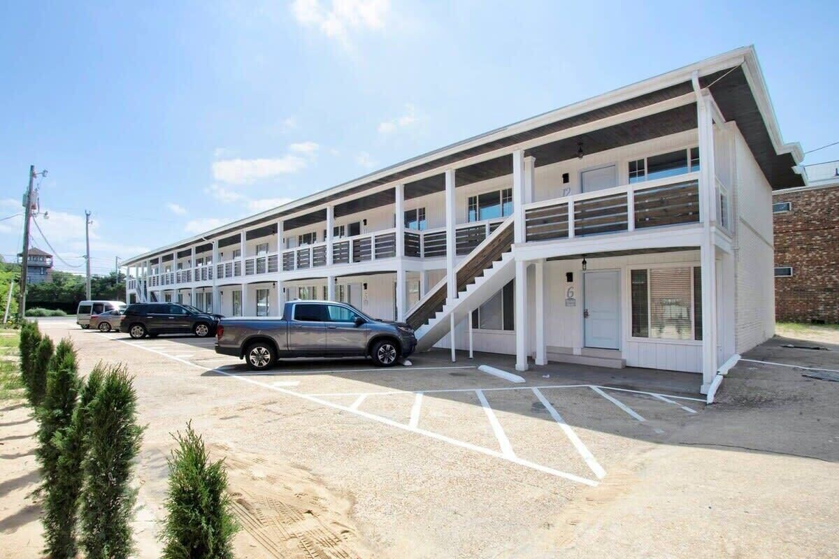 Dune Cottage Palm Suite, 2 mins to beach, Laundry
