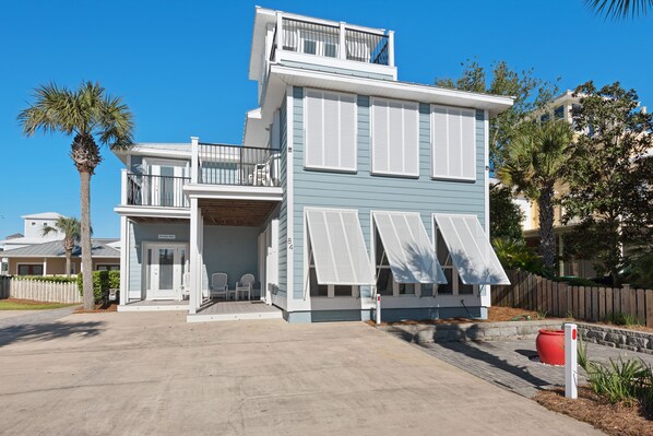 Sterling Stay - beautiful 5-bedroom beach house - just steps to the beach!