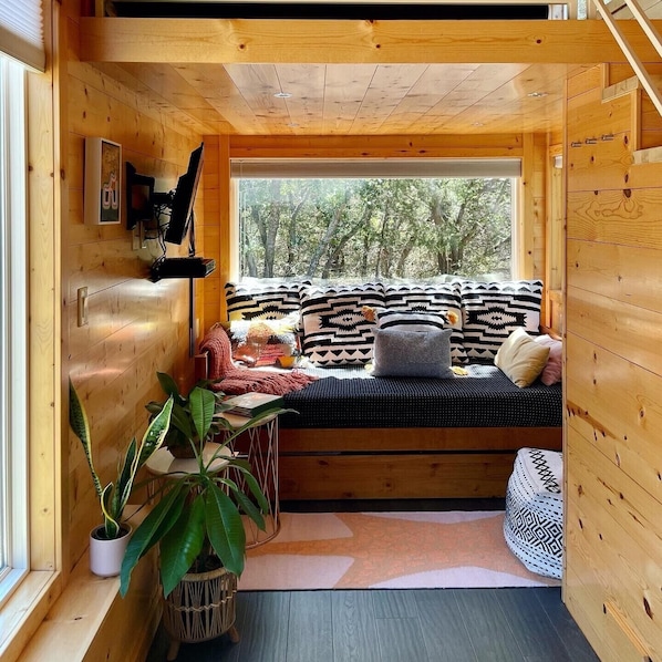 Cozy Living Room with a twin daybed and smart tv.