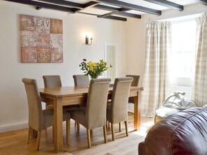 Living/dining room | Four Seasons, Pickering