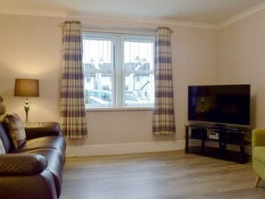 Living room/dining room | James’ Retreat (Was 12 Elm Court) - Greta Grove Apartments, Keswick