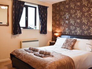 Warm and welcoming double bedroom | Eden Cottage, Cerne Abbas, near Dorchester