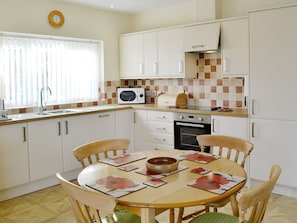 Open plan living/dining room/kitchen | St Anne’s Cottages - Sunset Cottage, Chickerell, nr. Weymouth