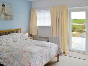 Double bedroom | St Anne&rsquo;s Cottages - Sunset Cottage, Chickerell, nr. Weymouth