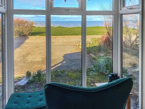 Living area with wonderful sea views | Tamarisk, Walcott