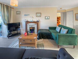 Comfortable living room | Tamarisk, Walcott