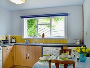 Kitchen/diner | Kinnettas Cottage, Strathpeffer