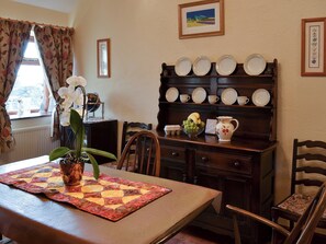 Traditional kitchen/diner with dresser | Ellis Close Farm - Swallows Nest - Ellis Close Farm Cottages, Harwood Dale, near Scarborough