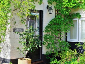 Living area | Dove Cottage - Wissett Place Cottages, Halesworth