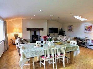 Open plan living/ dining room/ kitchen | Dove Cottage - Wissett Place Cottages, Halesworth