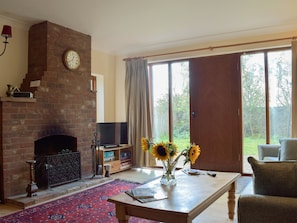 Light and airy living room | The Coach House, Bromeswell, Woodbridge