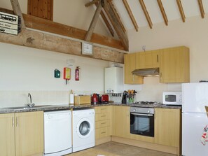 Fully appointed fitted kitchen | Kingfisher - North Moor Farm Cottages, Flamborough