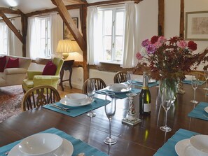 Living room/dining room | Priory Barn, Hildenborough, nr. Tonbridge