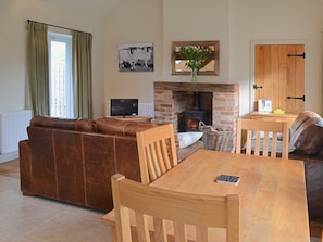 Open plan living/dining room/kitchen | Manor Farm Barns - Jumbo’s Stable, Crimscote, nr. Newbold