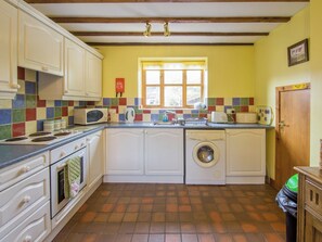 Well-equipped kitchen | The Dairy - Highfield Cottages, Coddington, near Chester