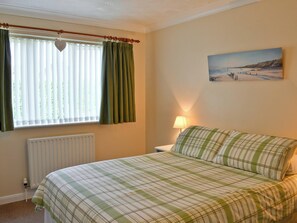 Double bedroom | Sea Breeze Bungalow, Sandilands, nr. Sutton-on-Sea