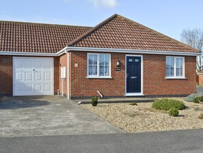Exterior | Sea Breeze Bungalow, Sandilands, nr. Sutton-on-Sea