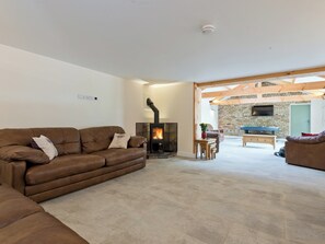 Open plan living/dining room/kitchen | Eastlands Barn, East Barkwith, nr. Market Rasen