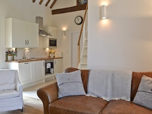 Open plan living/dining room/kitchen | Fig Cottage, East Brabourne, nr. Ashford